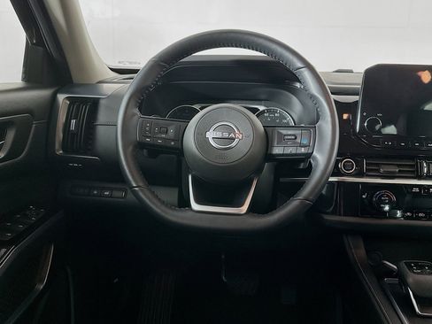 Used 2023 Nissan Pathfinder SL image 18