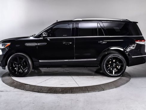 Used 2024 Lincoln Navigator Premiere AWD/4WD image 3