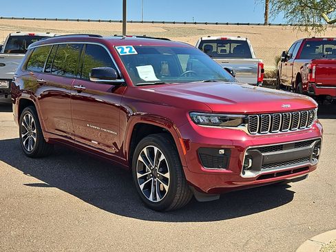 Used 2022 Jeep Grand Cherokee L Overland w/ Advanced Protech Group III AWD/4WD image 3
