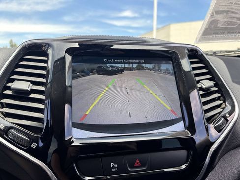 Used 2020 Jeep Cherokee Limited FWD image 21