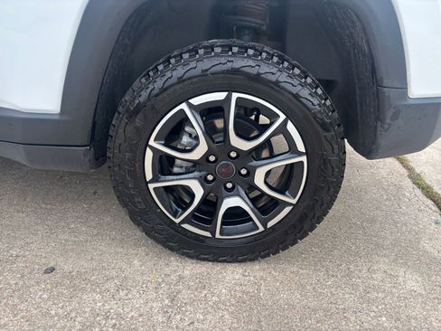 Used 2025 Jeep Compass Trailhawk AWD/4WD image 27