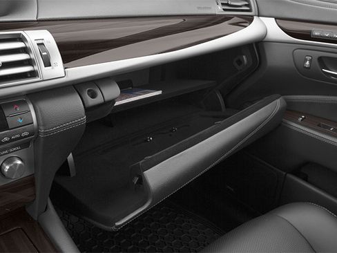 Used 2013 Lexus LS 460 AWD w/ Comfort Pkg image 16