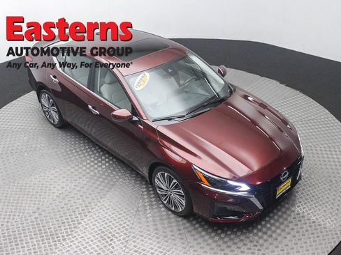 Used 2024 Nissan Altima 2.5 SL AWD/4WD image 3