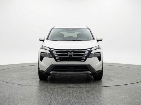 Used 2025 Nissan Rogue SV image 2