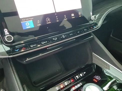 Used 2022 Jeep Wagoneer Series III w/ Premium Group I image 22