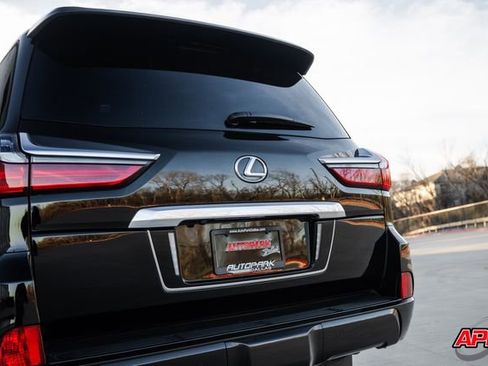 Used 2021 Lexus LX 570 4WD w/ Luxury Package image 29