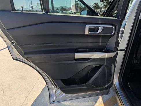 Used 2024 Ford Explorer XLT w/ Equipment Group 202A RWD image 17
