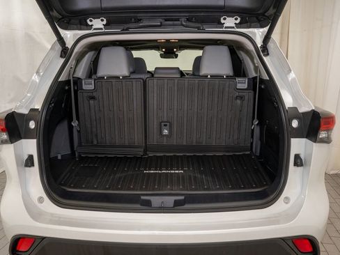 Used 2024 Toyota Highlander XLE image 5