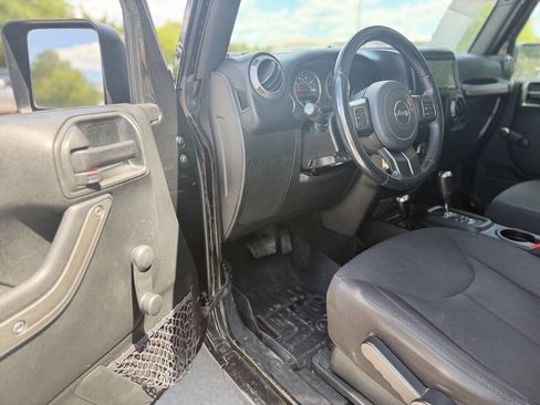 Used 2018 Jeep Wrangler Sport AWD/4WD image 9