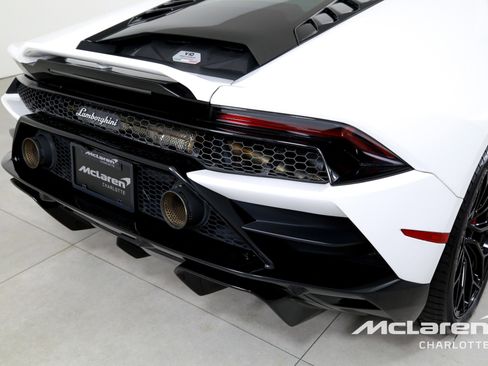 Used 2022 Lamborghini Huracan EVO RWD image 29