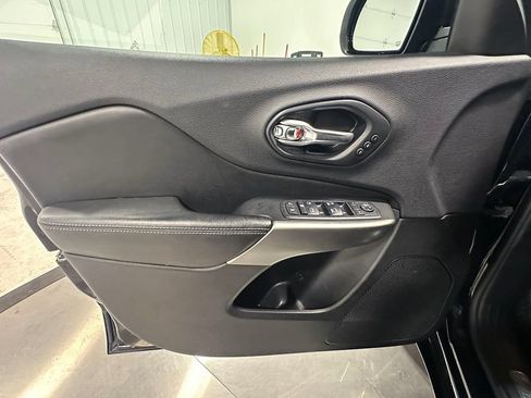 Used 2019 Jeep Cherokee High Altitude AWD/4WD image 21