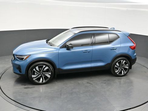 Used 2025 Volvo XC40 B5 Ultra AWD/4WD image 32