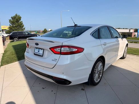 Used 2016 Ford Fusion SE w/ Equipment Group 202A FWD image 9