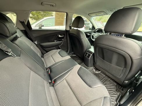 Used 2022 Kia Niro EX w/ Cold Weather Package image 17