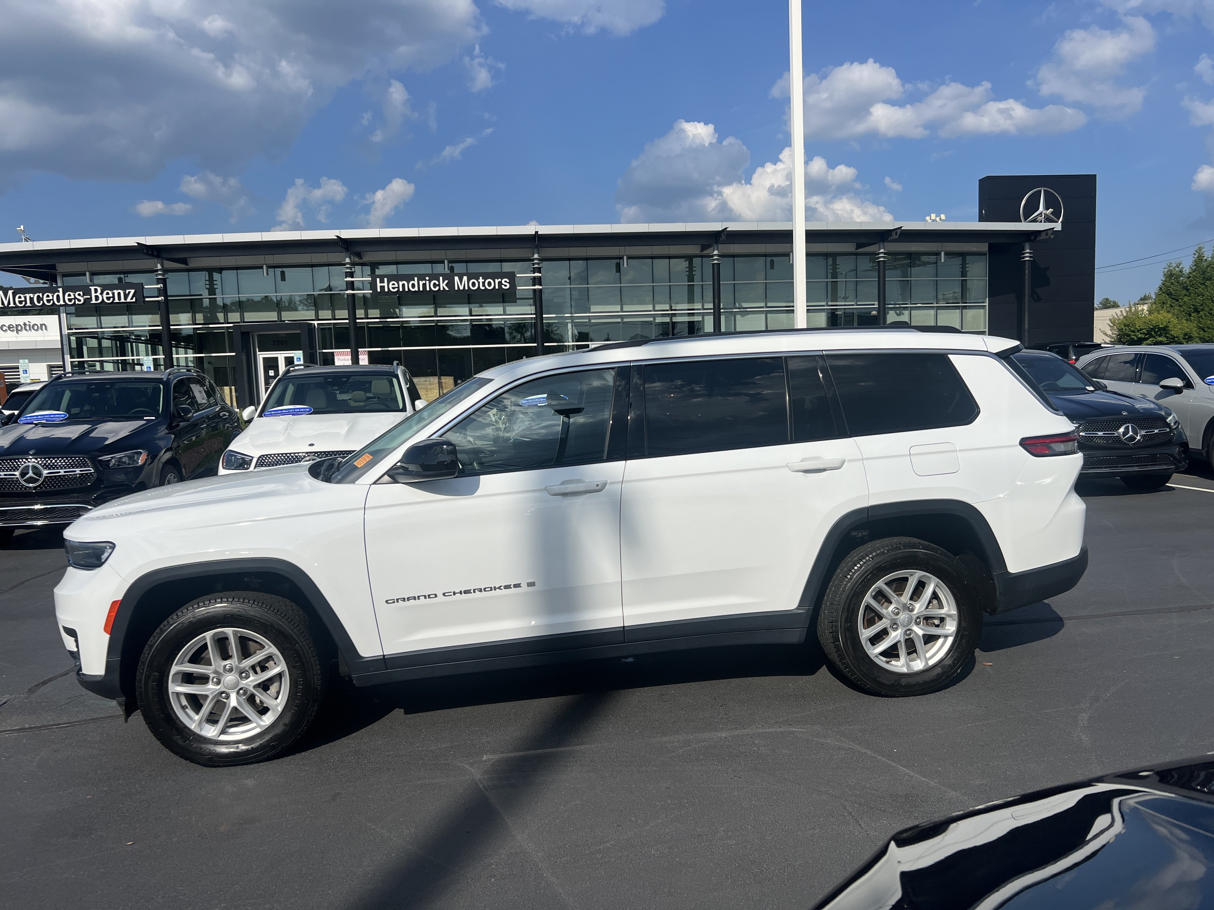 Used 2023 Jeep Grand Cherokee L Laredo AWD/4WD image 7