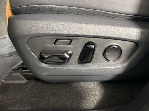 Used 2024 Lexus GX 550 image 23