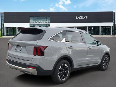 Certified 2025 Kia Sorento S FWD image 4