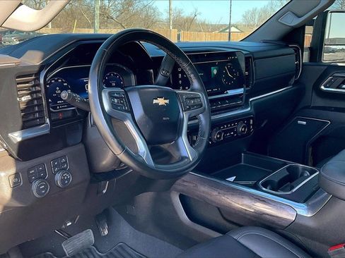 Used 2024 Chevrolet Silverado 2500 LTZ w/ LTZ Convenience Package image 13