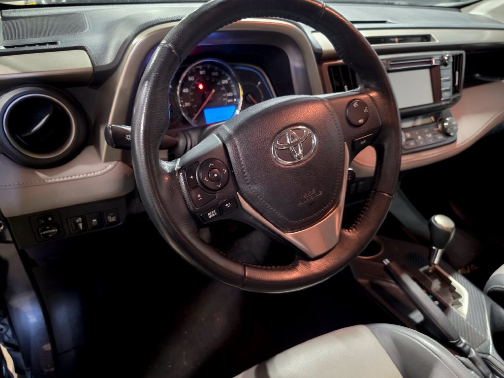 Used 2015 Toyota RAV4 Limited w/ Technology Package AWD/4WD image 4