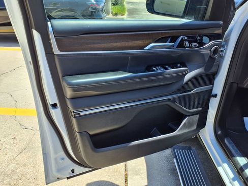 Used 2023 Jeep Grand Wagoneer 4WD image 19