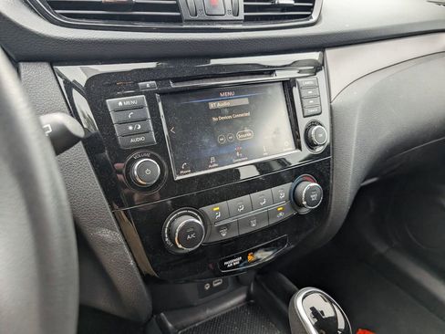 Used 2020 Nissan Rogue Sport S image 18