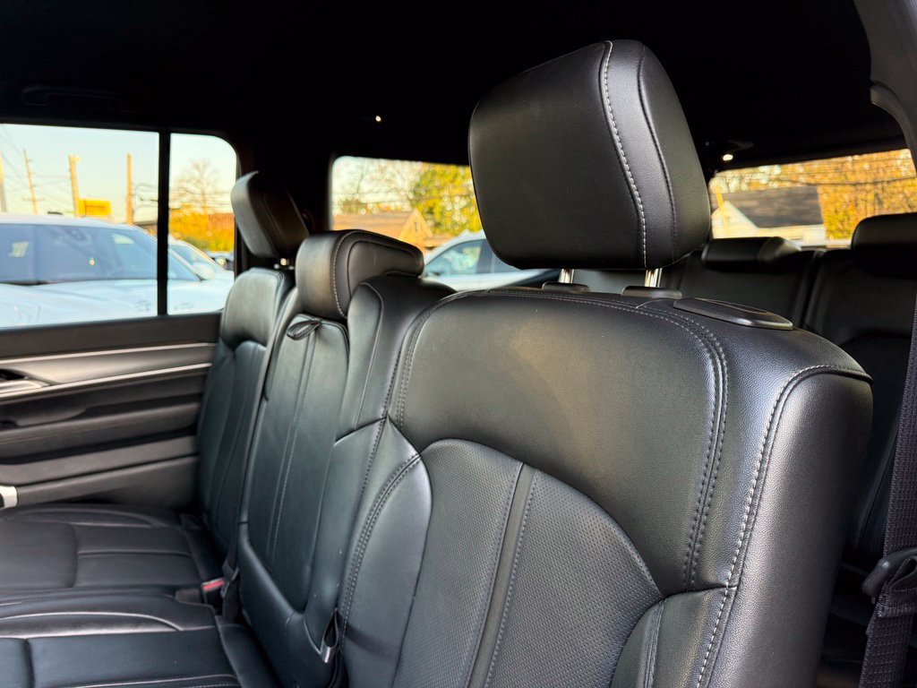 Used 2025 Jeep Wagoneer Series II w/ 8-Passenger Seating Package AWD/4WD image 23