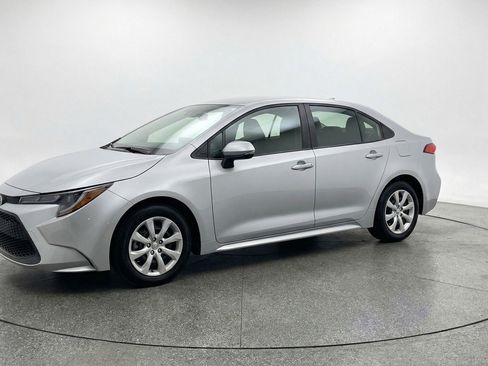 Used 2025 Toyota Corolla LE FWD image 3