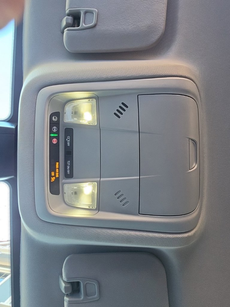 Used 2023 GMC Acadia SLE FWD image 25