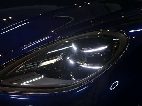 Certified 2024 Porsche Macan image 15