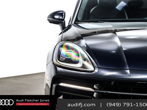 Used 2022 Porsche Cayenne Platinum Edition image 14