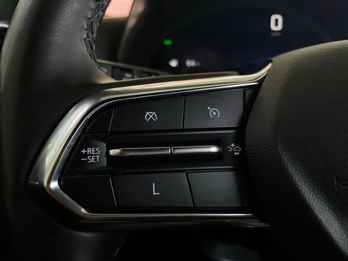 Used 2025 Chevrolet Equinox LT image 32