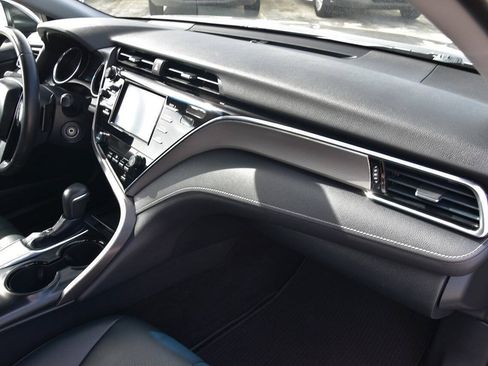 Used 2018 Toyota Camry SE FWD image 12