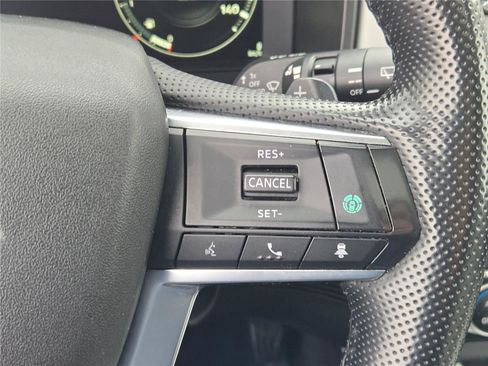 Used 2024 Mitsubishi Outlander 4WD Plug-In Hybrid image 30