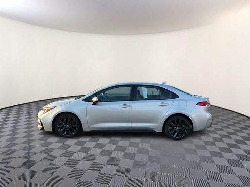 Used 2024 Toyota Corolla SE w/ SE Premium Package FWD image 5