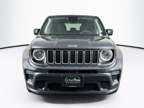 Used 2023 Jeep Renegade Latitude AWD/4WD image 2