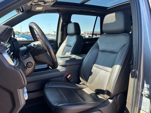 Used 2021 GMC Yukon Denali w/ Denali Premium Package image 13