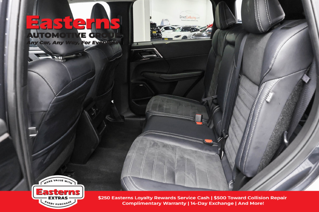 Used 2025 Mitsubishi Outlander SE FWD image 23
