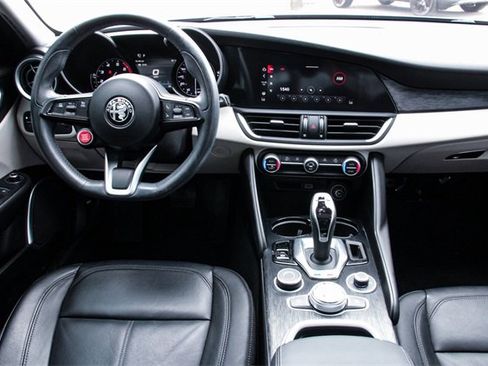 Used 2021 Alfa Romeo Giulia Sprint w/ Sun & Sound Package image 31