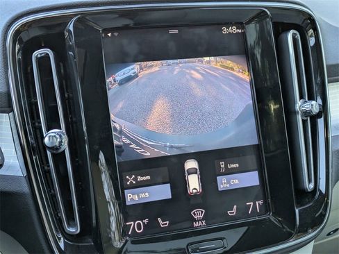 Used 2021 Volvo XC40 T5 Momentum w/ Protection Package Premier image 23