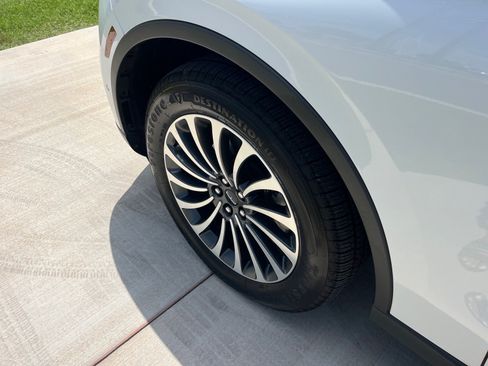 Used 2022 Lincoln Aviator Reserve w/ Equipment Group 201A RWD image 3