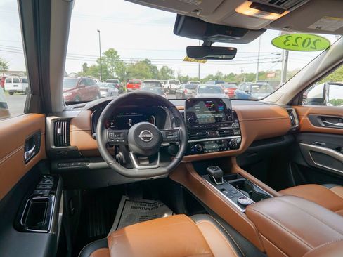 Used 2023 Nissan Pathfinder Platinum AWD/4WD image 14