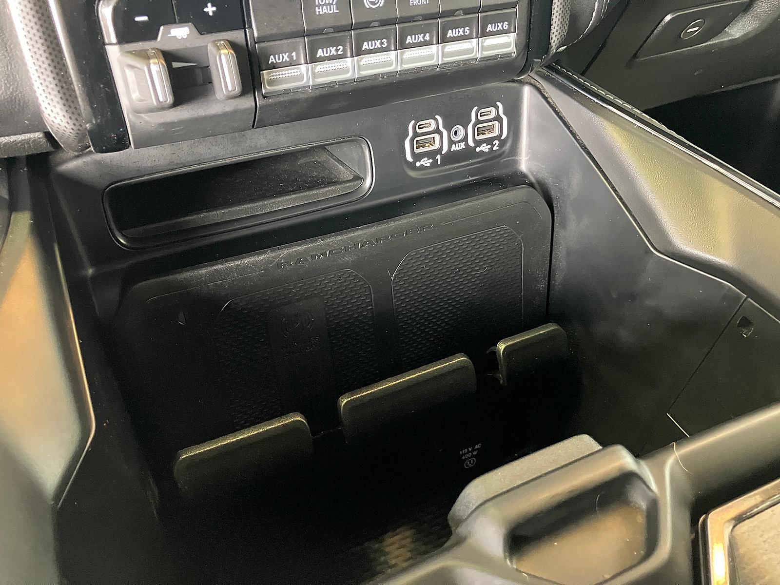 Used 2024 RAM 3500 Limited AWD/4WD image 38