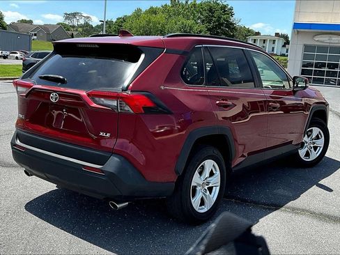 Used 2019 Toyota RAV4 XLE FWD image 4