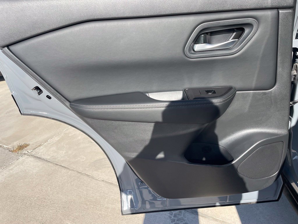 Certified 2026 Nissan Rogue SV FWD image 24