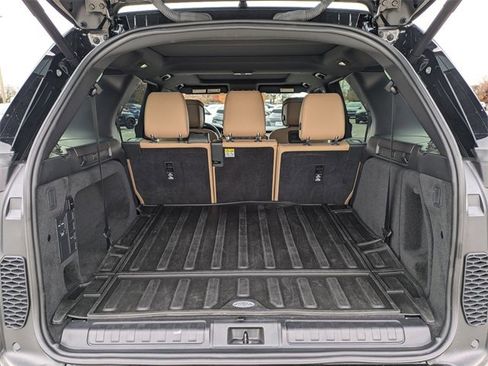 Used 2024 Land Rover Discovery Dynamic SE image 16