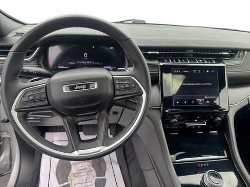 Used 2023 Jeep Grand Cherokee L Laredo AWD/4WD image 12