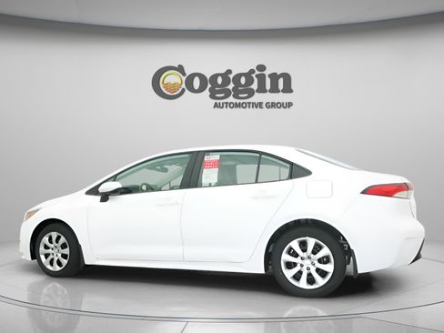 Certified 2025 Toyota Corolla LE FWD image 6