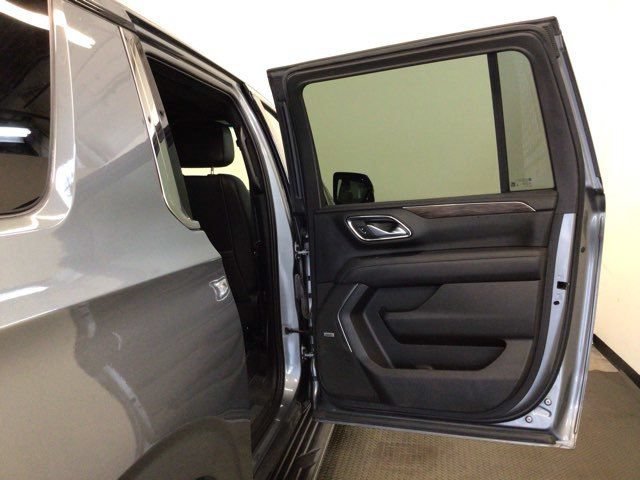 Used 2022 Chevrolet Suburban LT w/ LT Signature Plus Package AWD/4WD image 8
