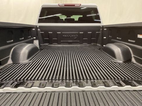 Used 2025 Chevrolet Silverado 2500 LT w/ Convenience Package AWD/4WD image 8