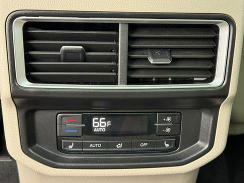 Used 2025 Volkswagen Atlas SEL AWD/4WD image 27
